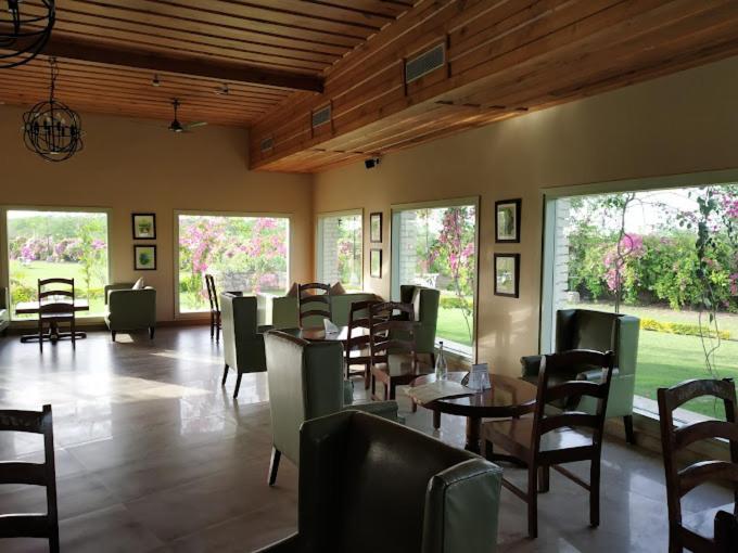 Hotel Sarai Bharatgarh Nohan エクステリア 写真